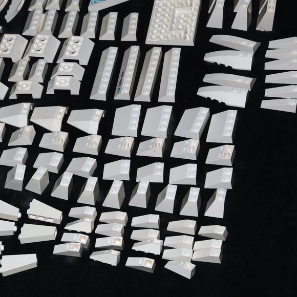 WHITE LEGO ROOF SLOPE BULK LOT - 244 PCS - Picture 8 of 11